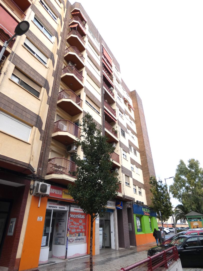 Vista exterior de Pis en venda en  Valencia Capital amb Forn i Balcó