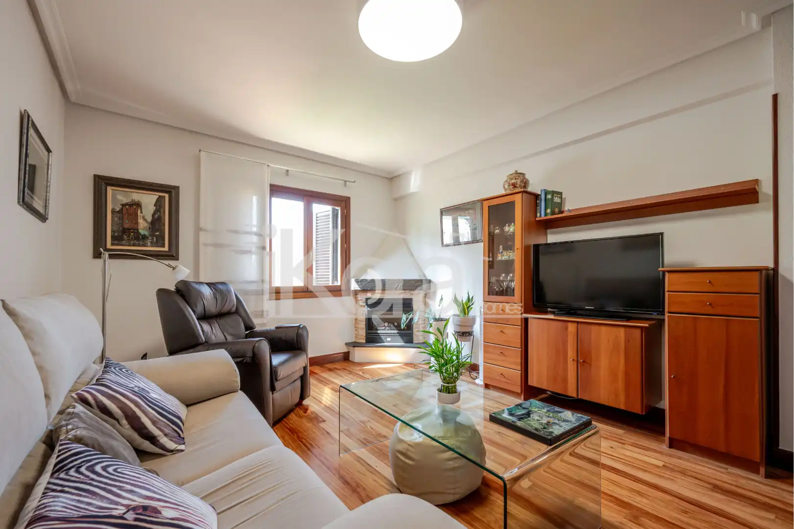 Sala d'estar de Casa o xalet en venda en Lasarte-Oria amb Calefacció, Jardí privat i Parquet