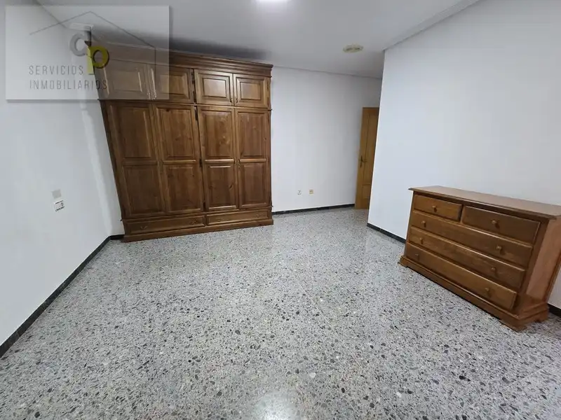 Wohnung zur Miete in Elche / Elx mit Ofen, Waschmaschine und Balkon