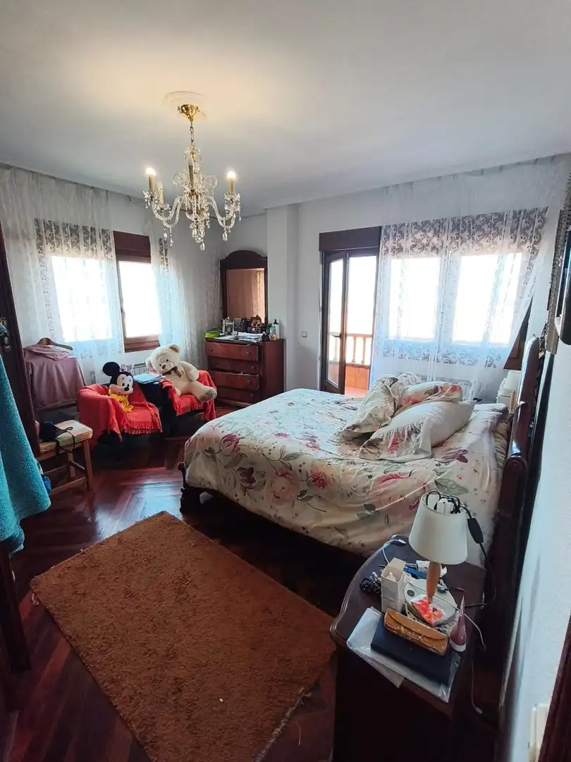 Dormitori de Casa o xalet en venda en Miengo amb Calefacció, Terrassa i Moblat