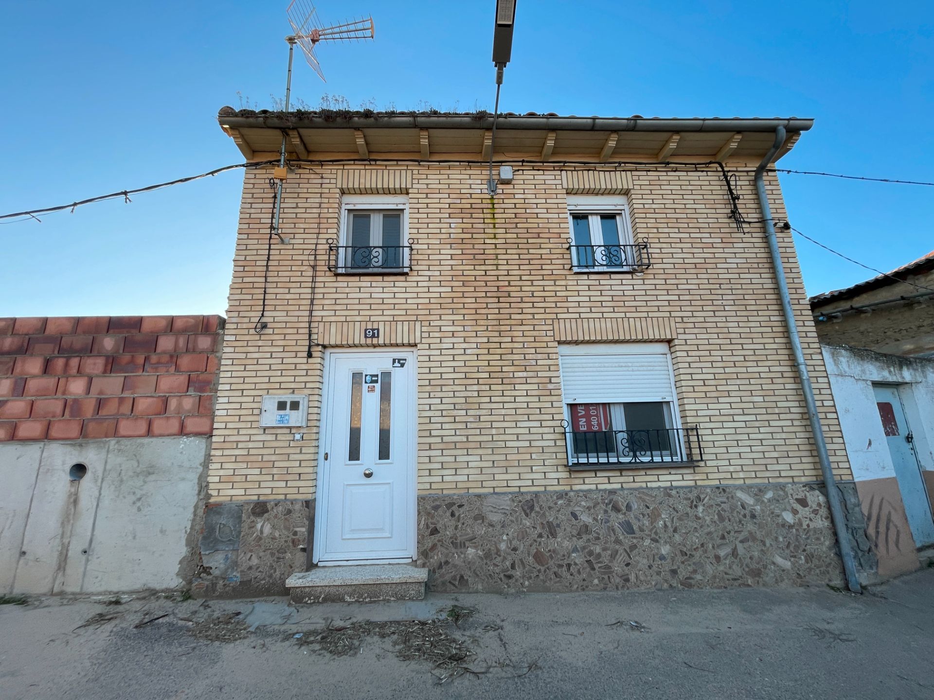 Exterior view of Houses for sale in La Bóveda de Toro 