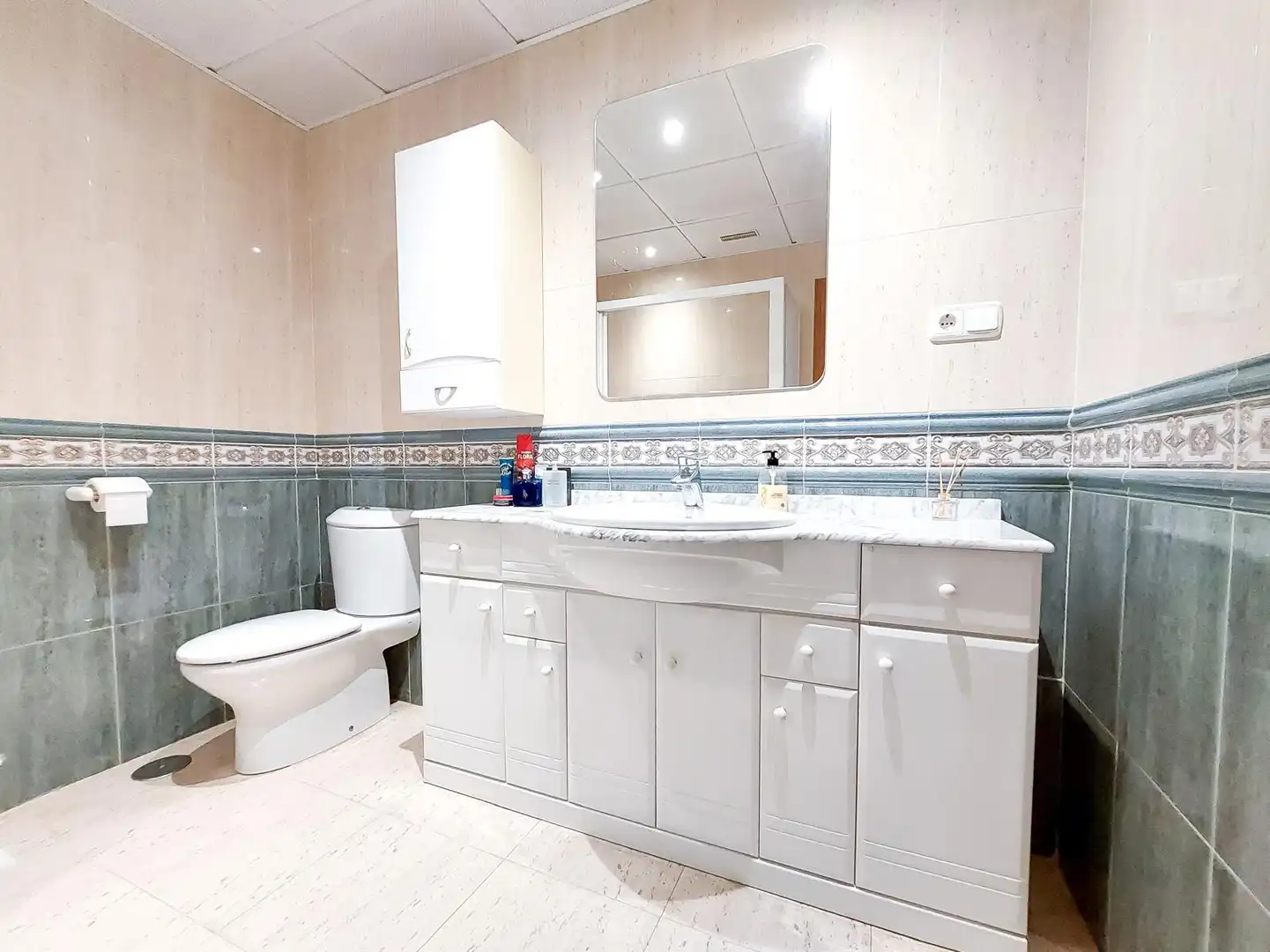 Baño de Dúplex de alquiler en Marbella con Piscina, Amueblado y Piscina comunitaria