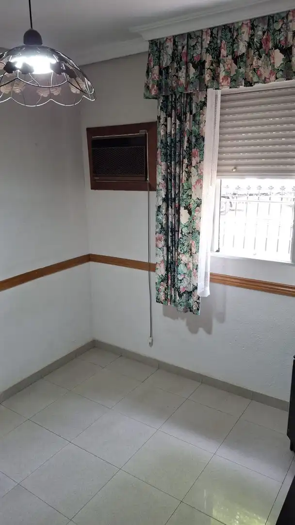 Houses for sale in Sevilla  with Air Conditioner and Storage room
