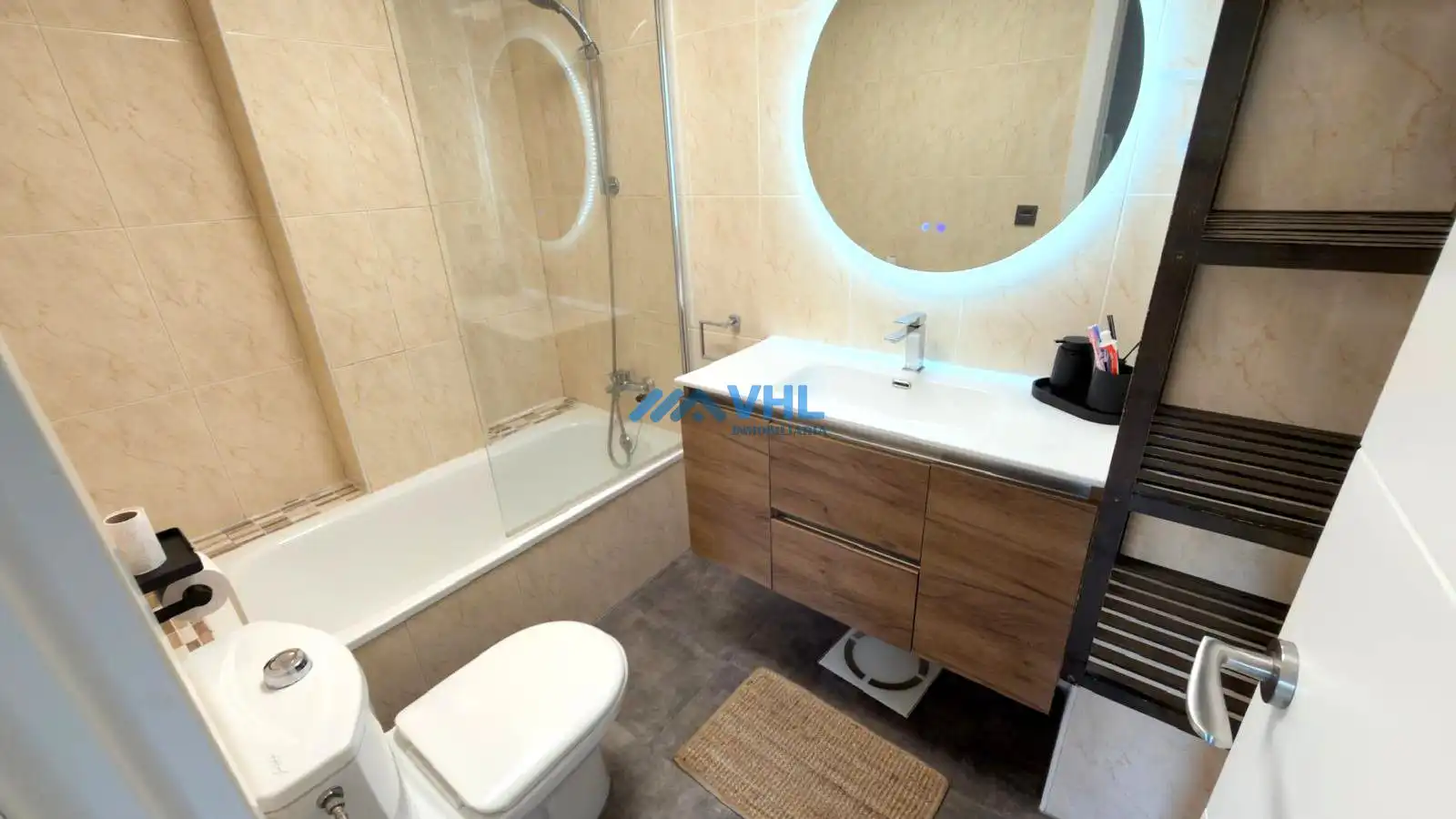 Baño de Piso de alquiler en Castro-Urdiales con Calefacción, Terraza y Amueblado