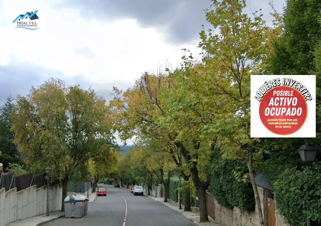 Exterior view of Houses for sale in San Lorenzo de El Escorial  with Community pool