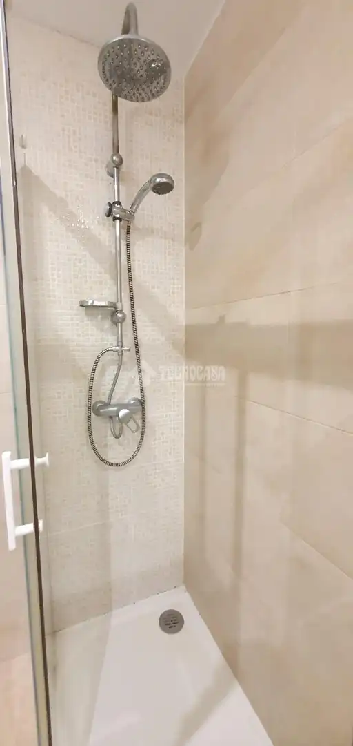 Badezimmer von Wohnung zum Verkauf in Madrid mit Klimaanlage, Heizung und Terrasse