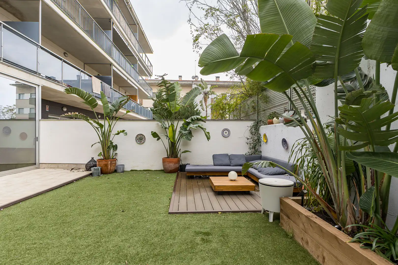 Terrasse von Wohnungen zum Verkauf in Sitges mit Klimaanlage, Heizung und Privatgarten
