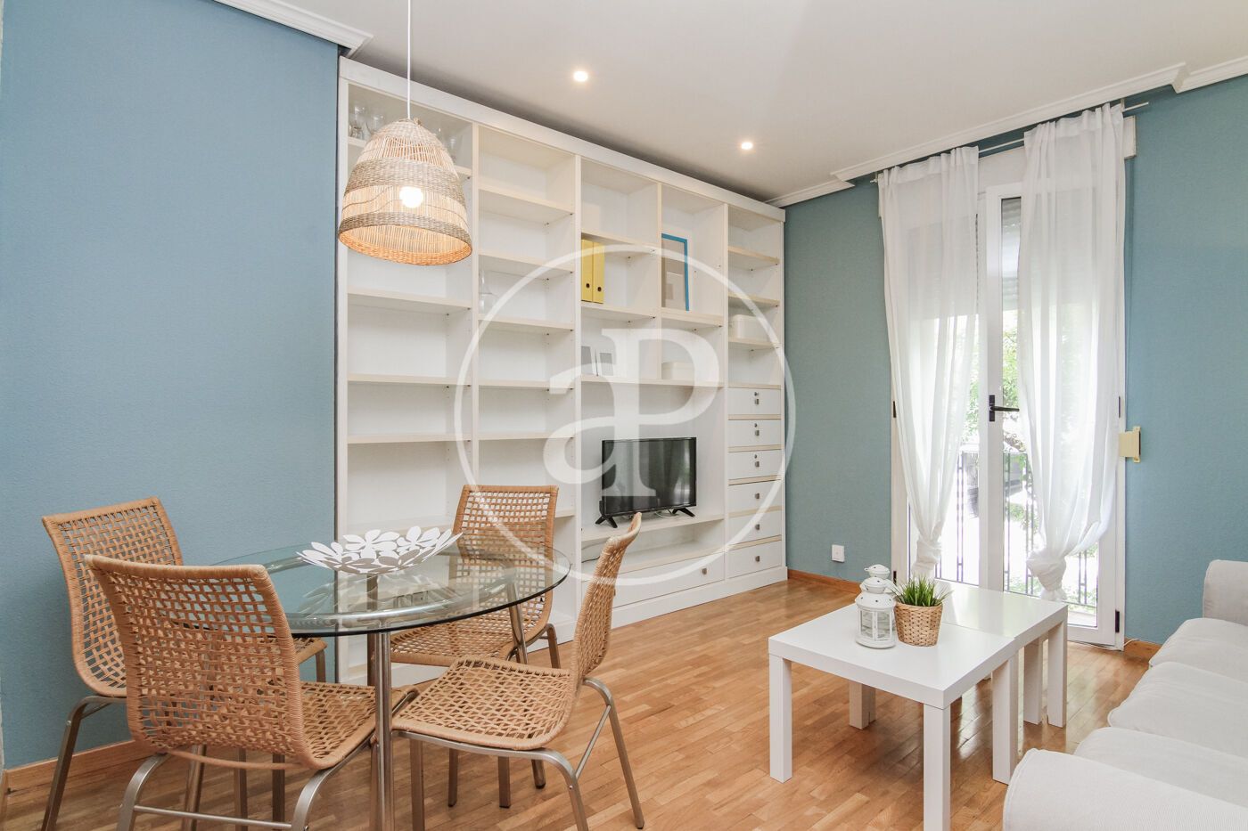 Living room of Flat to rent in  Madrid Capital  with Air Conditioner, Heating and Furnished