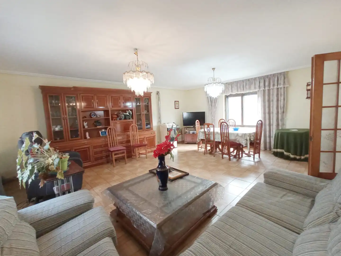Sala d'estar de Casa adosada en venda en Burgos amb Jardí privat