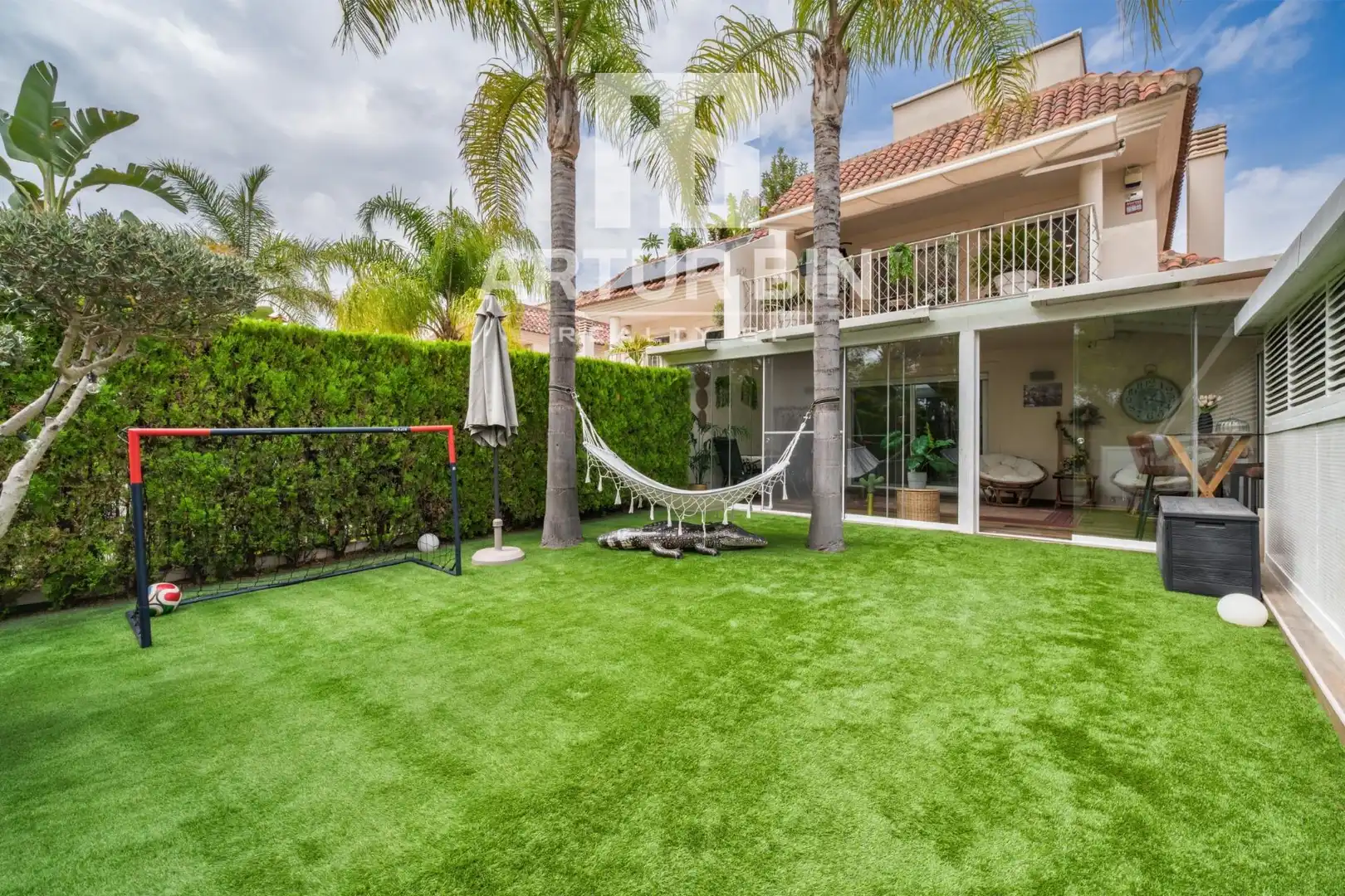 Maison mitoyenne avec terrasse à vendre à Casas Verdes