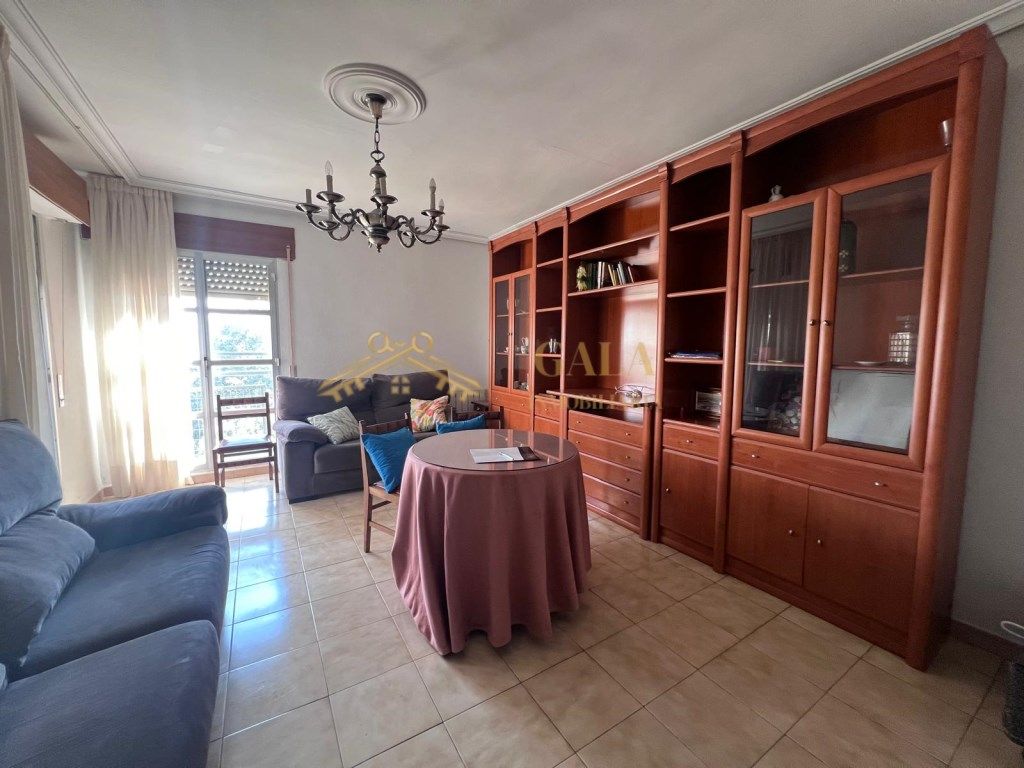Sala d'estar de Pis en venda en Cáceres Capital amb Moblat