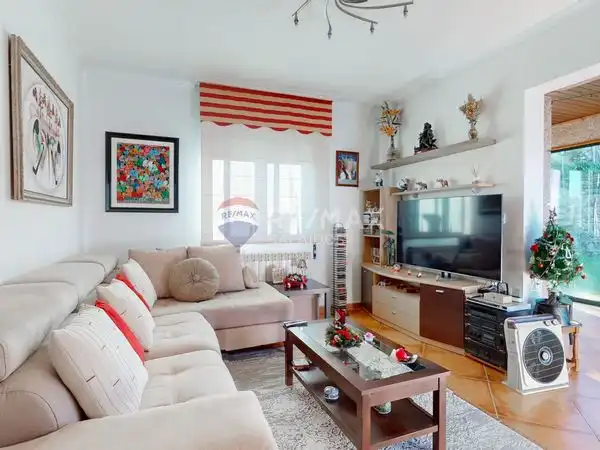 Sala d'estar de Casa o xalet en venda en Vigo  amb Calefacció, Jardí privat i Traster