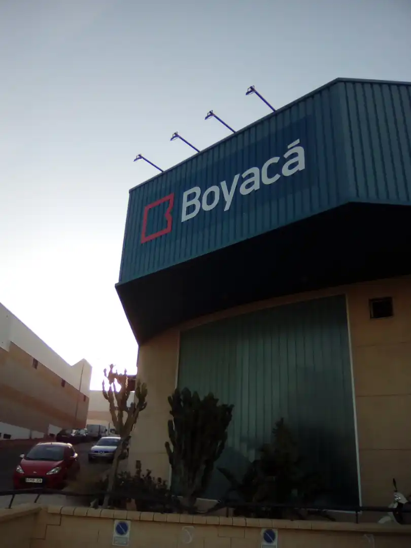 Vista exterior de Nave industrial en venta en Viator con Calefacción y Alarma