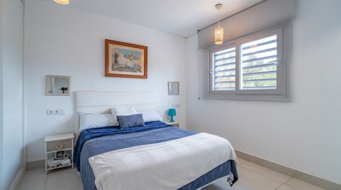 Esta elegante villa contemporánea, situada en una tranquila zona residencial de Málaga Este, se alza sobre una parcela de 370 m y, immagine 5