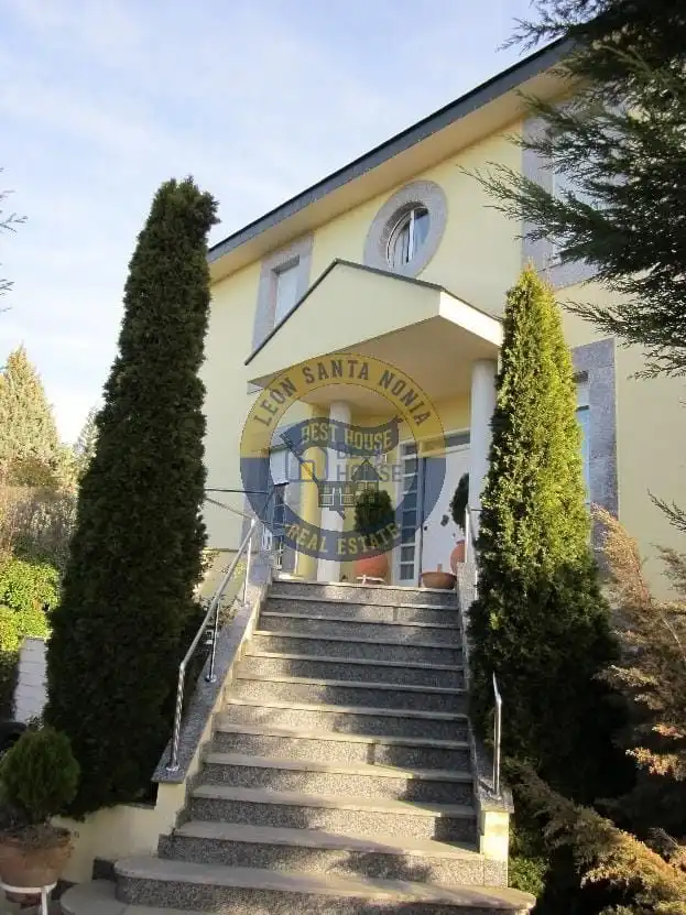 Vista exterior de Casa o chalet en venta en Valdefresno con Calefacción, Jardín privado y Parquet