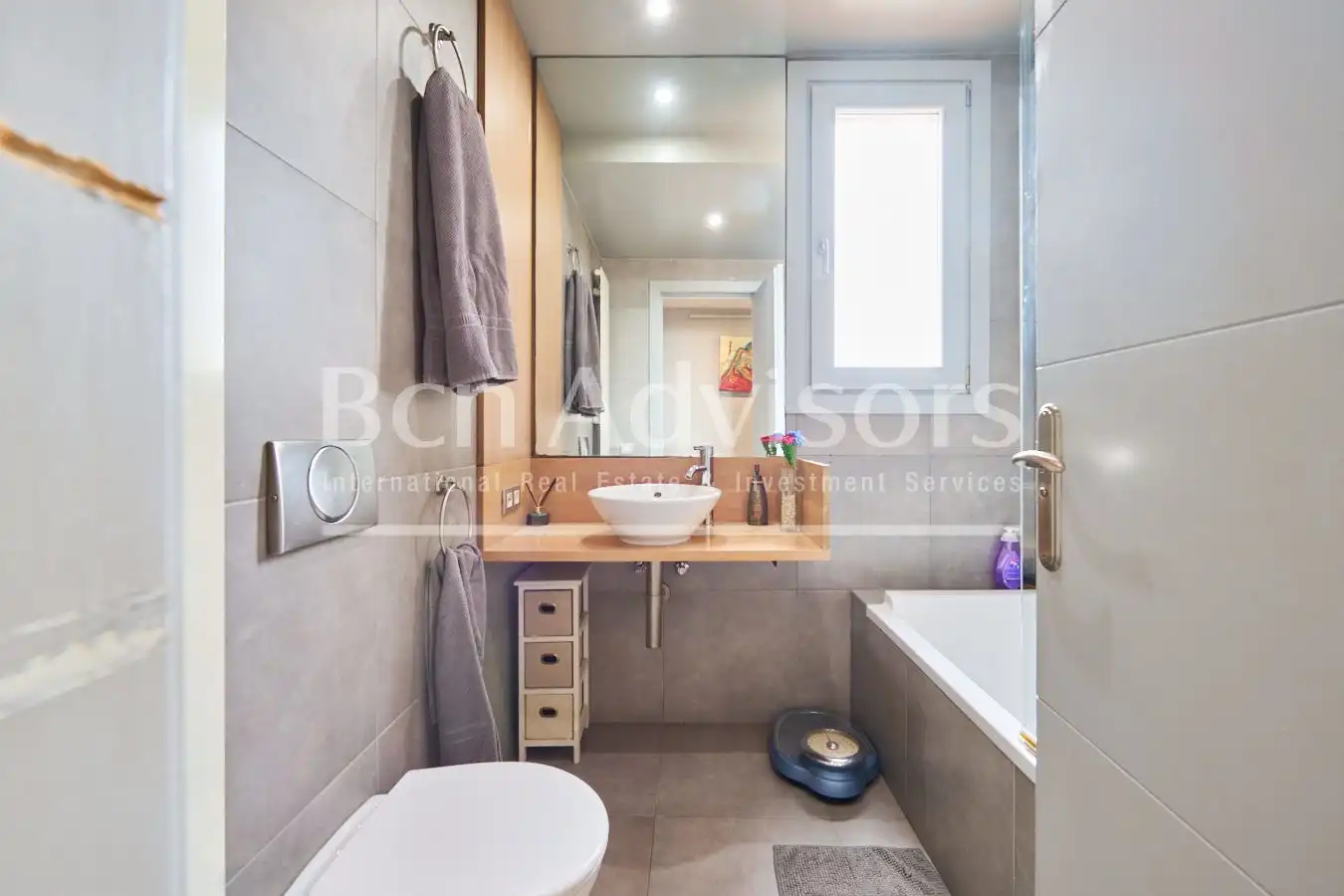 Bathroom of Attic for sale in Barcelona  with Air Conditioner, Heating and Parquet flooring