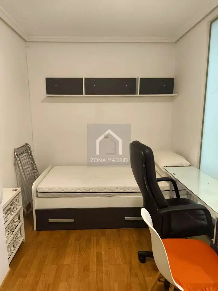 Schlafzimmer von Wohnung zur Miete in Madrid mit Klimaanlage, Heizung und Parkett