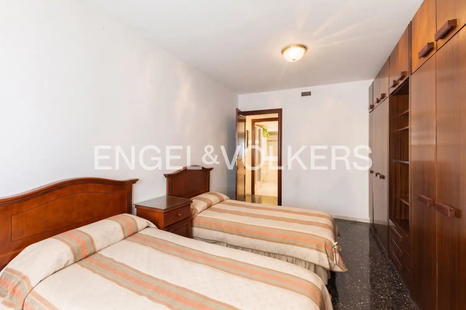 Bedroom of Flat for sale in Valencia  with Air Conditioner, Heating and Balcony