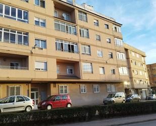 Vista exterior de Àtic en venda en Utiel amb Aire condicionat i Terrassa