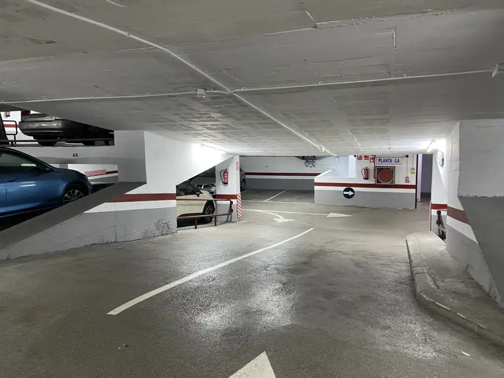 Garage for sale in Barcelona, Barcelona