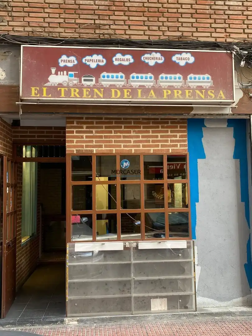 Local comercial de lloguer a Caballería Española, imagen 3