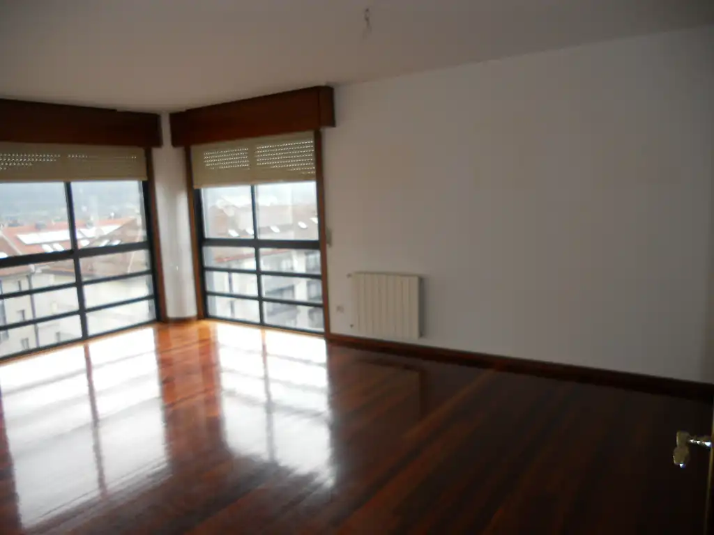 Sala de estar de Piso de alquiler en Santiago de Compostela  con Calefacción, Trastero y Horno