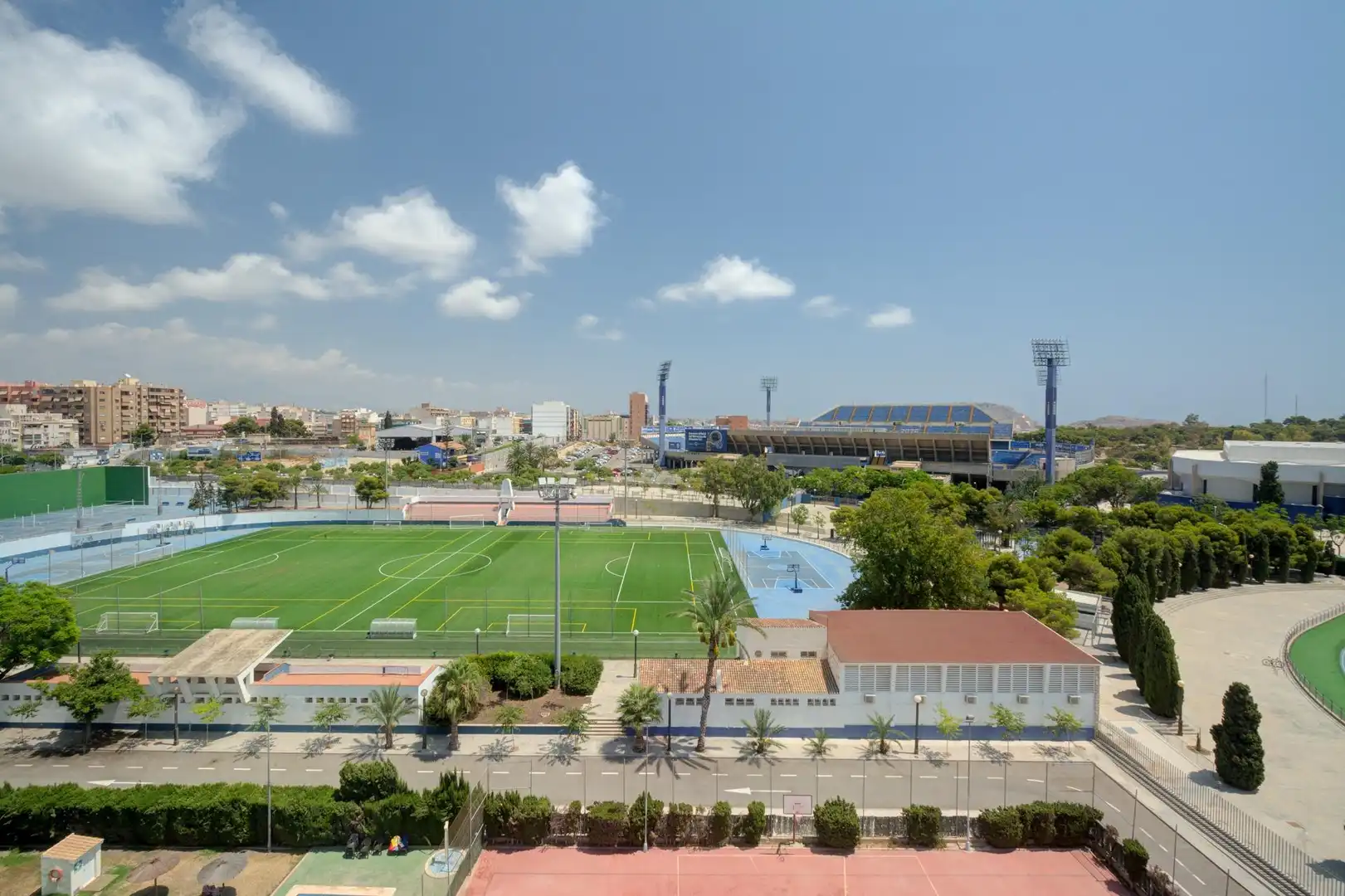 Vista exterior de Pis en venda en Alicante / Alacant amb Aire condicionat i Piscina comunitària