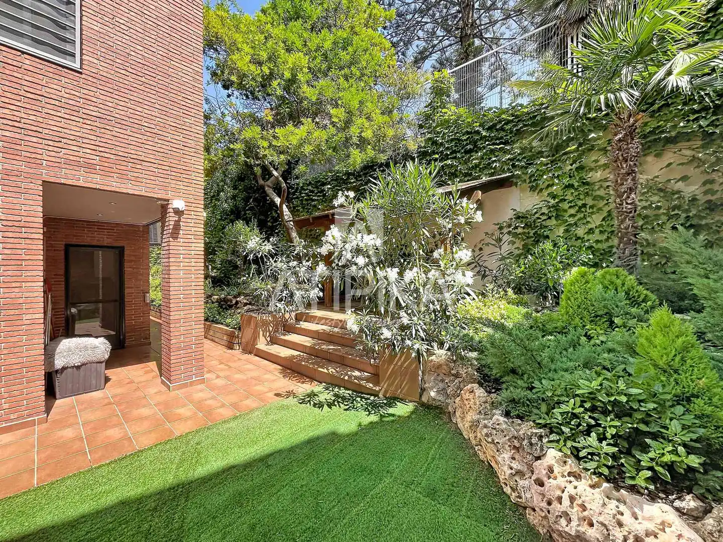 Jardí de Casa o xalet en venda en Castelldefels amb Aire condicionat, Calefacció i Terrassa