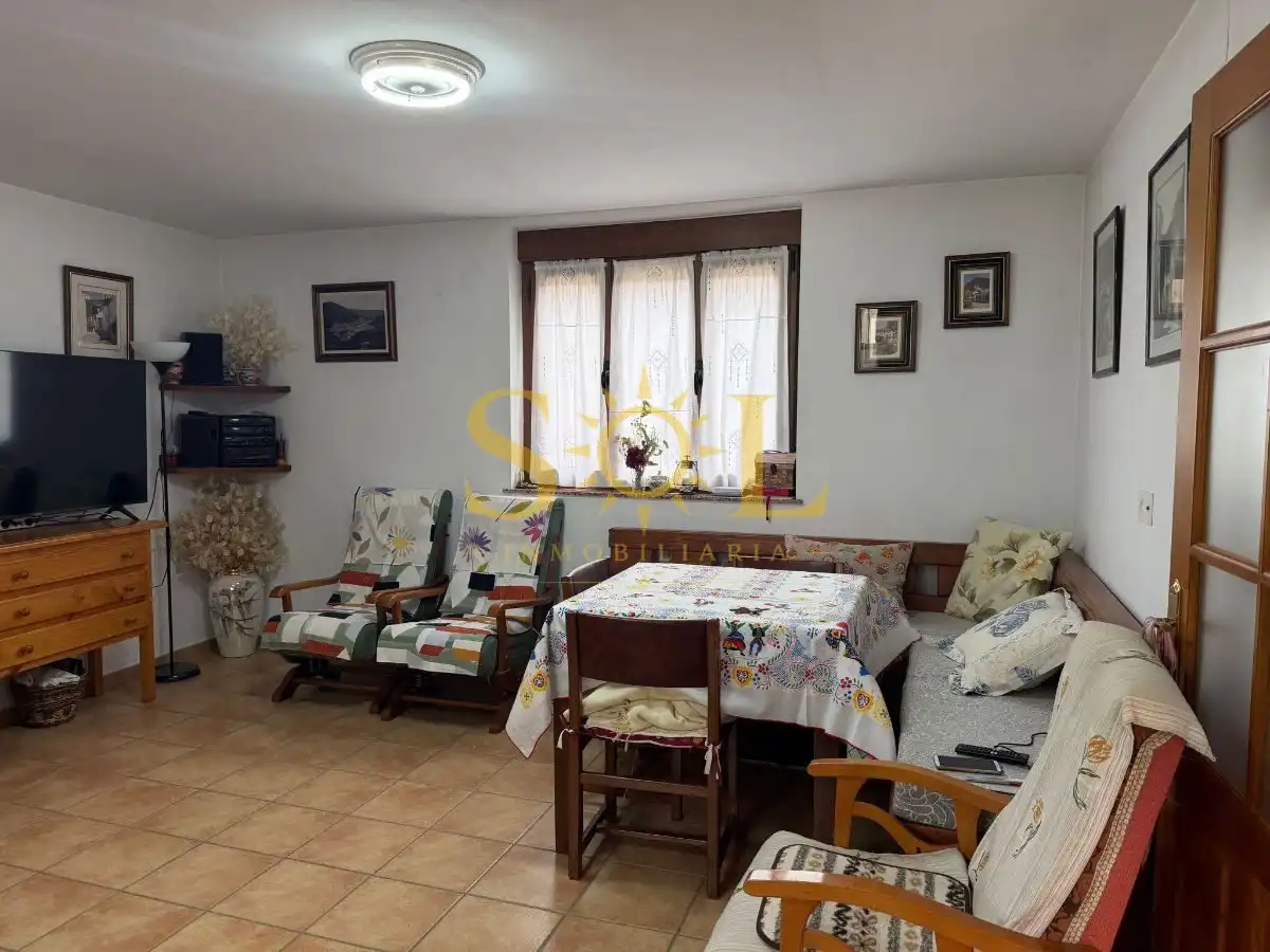 Casa o xalet en venda en Los Barrios de Luna  amb Calefacció i Moblat