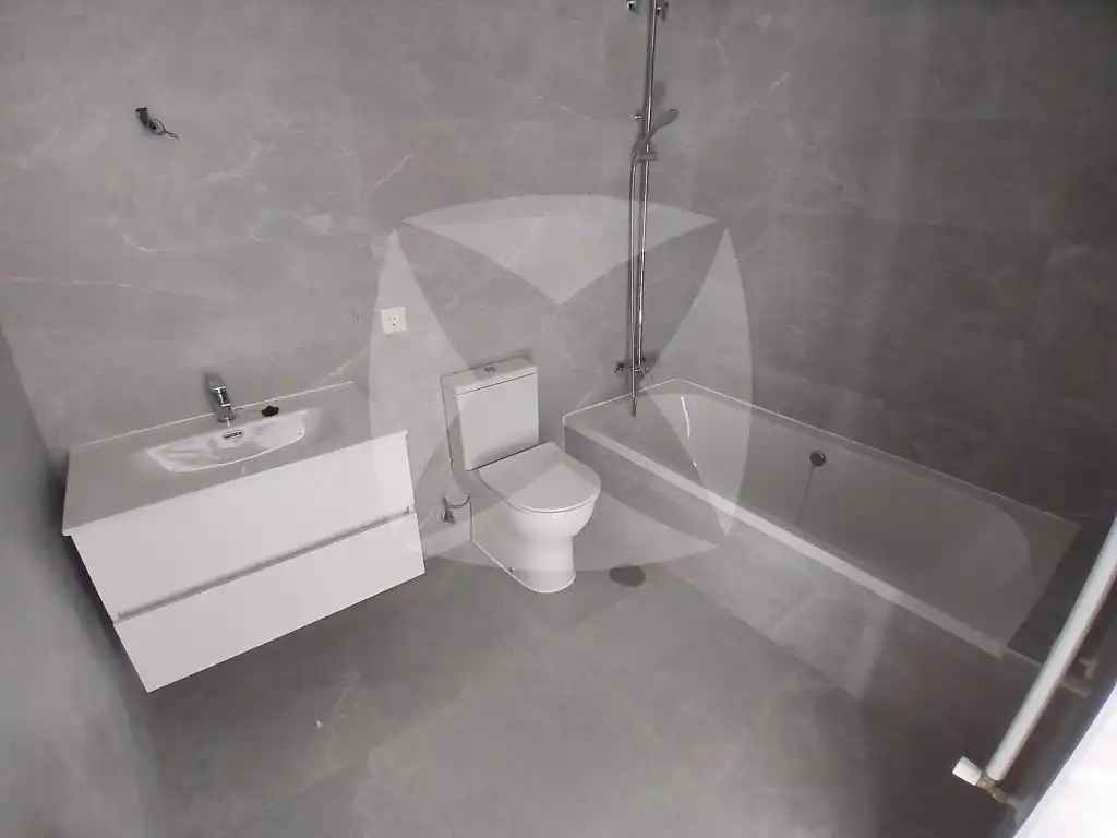 Badezimmer von Wohnung zur Miete in Badajoz mit Klimaanlage, Privatgarten und Terrasse