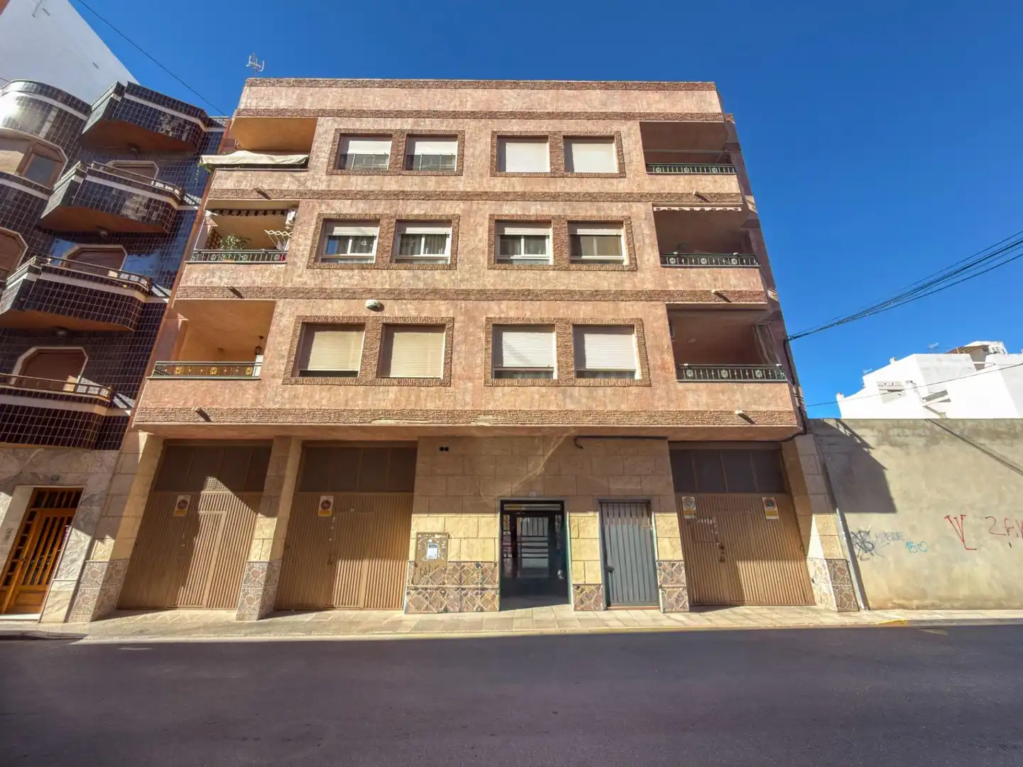 Vista exterior de Pis en venda en Albatera amb Aire condicionat, Terrassa i Traster
