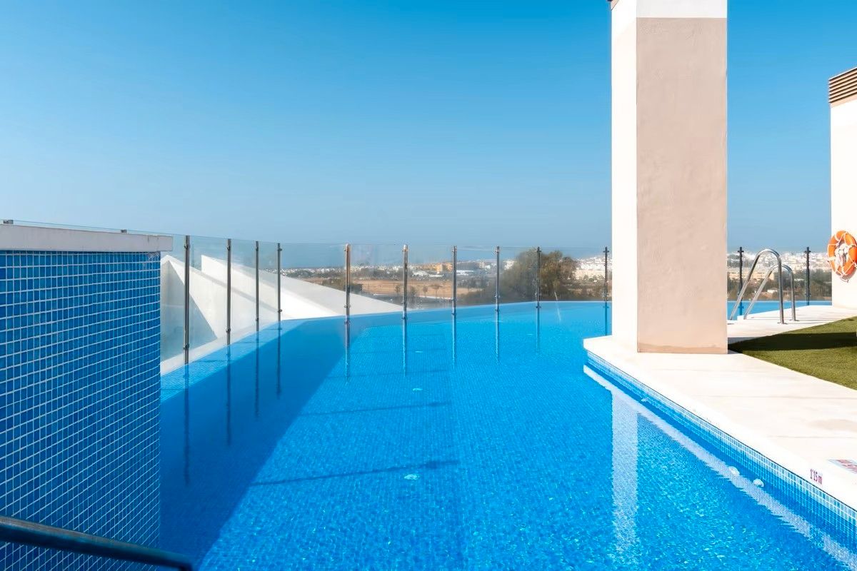 Swimming pool of Flat for sale in Marbella  with Air Conditioner, Heating and Terrace
