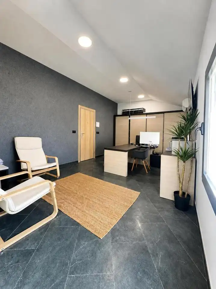 Office for rent in Segovia  with Air Conditioner