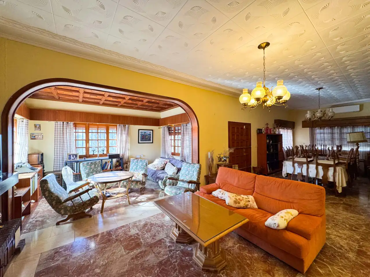 Sala d'estar de Finca rústica en venda en Petrer amb Aire condicionat, Calefacció i Jardí privat