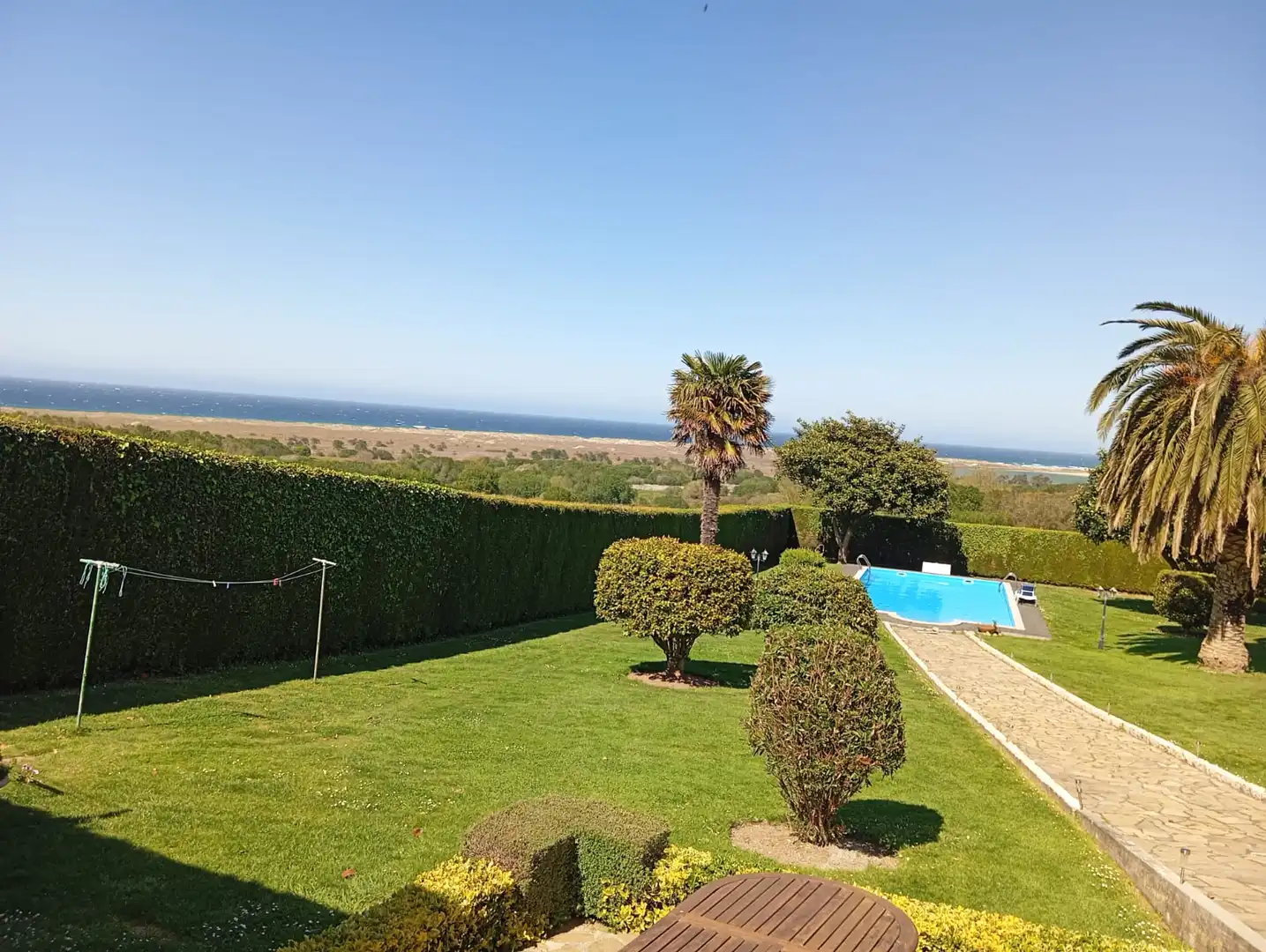 Jardí de Casa o xalet en venda en Carballo amb Calefacció, Moblat i Forn