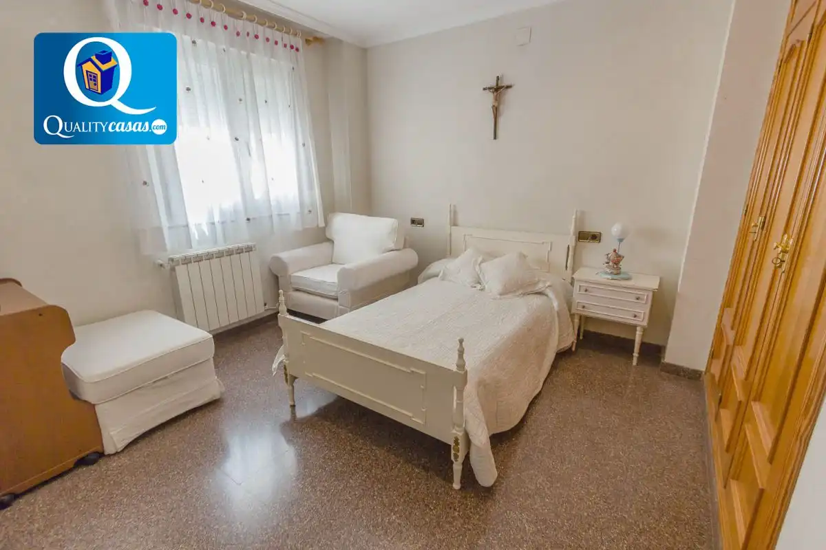 Habitación de Casa o chalet en venta en Villena con Calefacción, Terraza y Trastero