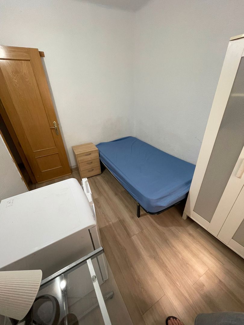 Habitación de Piso para compartir en  Madrid Capital con Amueblado
