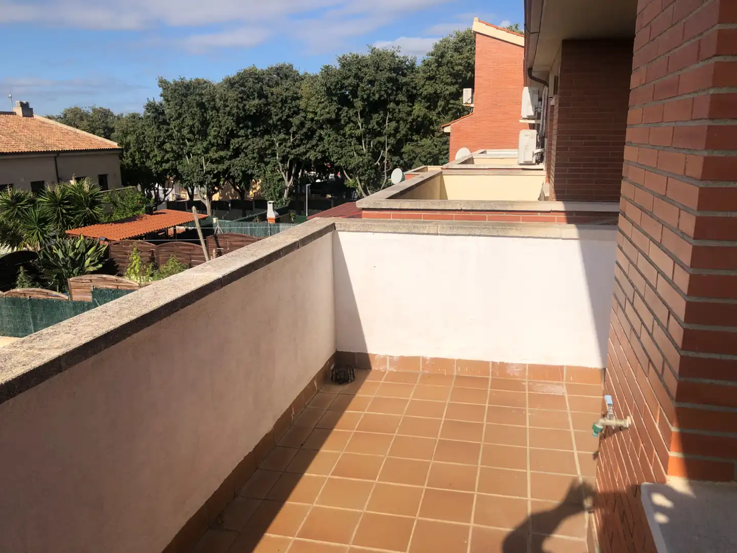 Terrasse von Einfamilien-Reihenhaus zum Verkauf in Banyeres del Penedès mit Klimaanlage, Heizung und Privatgarten