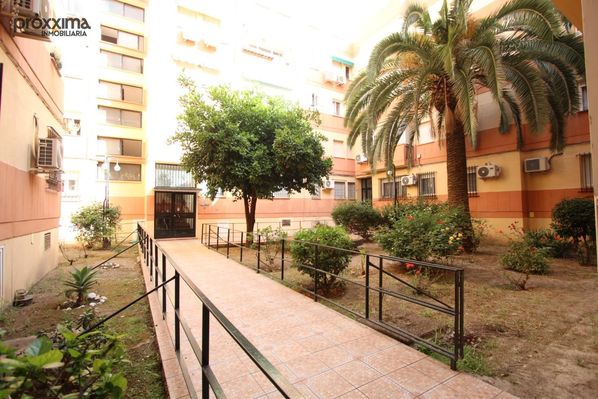 Exterior view of Attic for sale in  Sevilla Capital  with Storage room