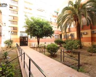 Vista exterior de Àtic en venda en  Sevilla Capital amb Traster