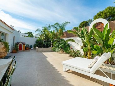 Detached house with pool for sale in Portals Nous