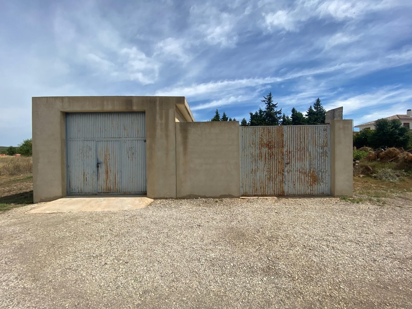 Vista exterior de Local en venta en Fontanars dels Alforins