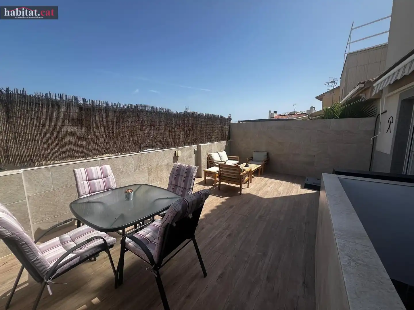 Terraza de Casa adosada en venta en Vilanova i la Geltrú con Aire acondicionado, Calefacción y Parquet
