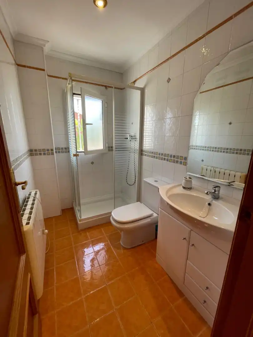Baño de Casa o chalet en venta en Llíria con Jardín privado, Terraza y Piscina