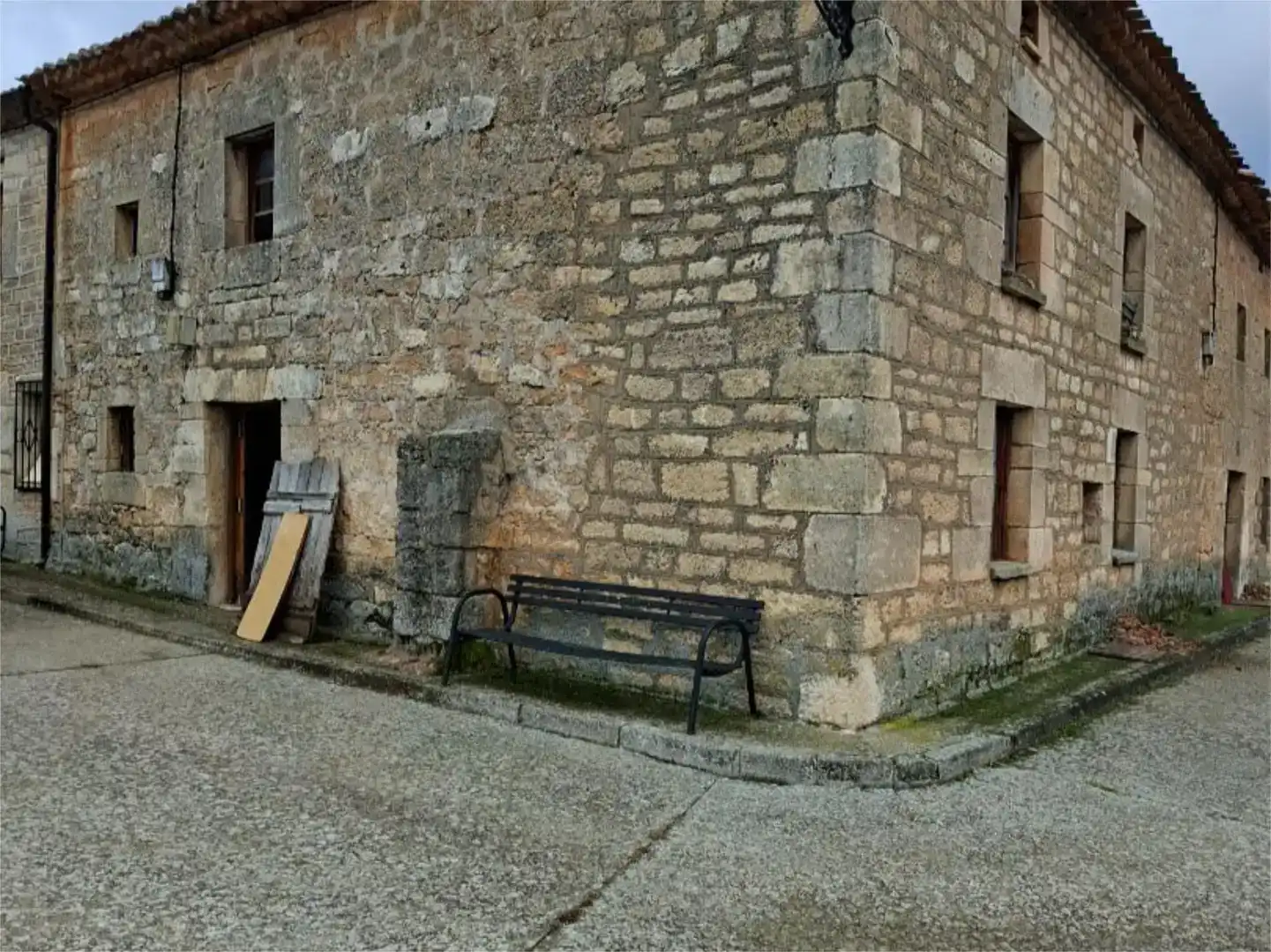 Vista exterior de Casa adosada en venta en Cuevas de San Clemente, Burgos