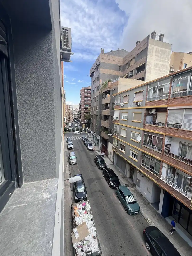 Außenansicht von Wohnung zum Verkauf in Zaragoza mit Klimaanlage und Heizung