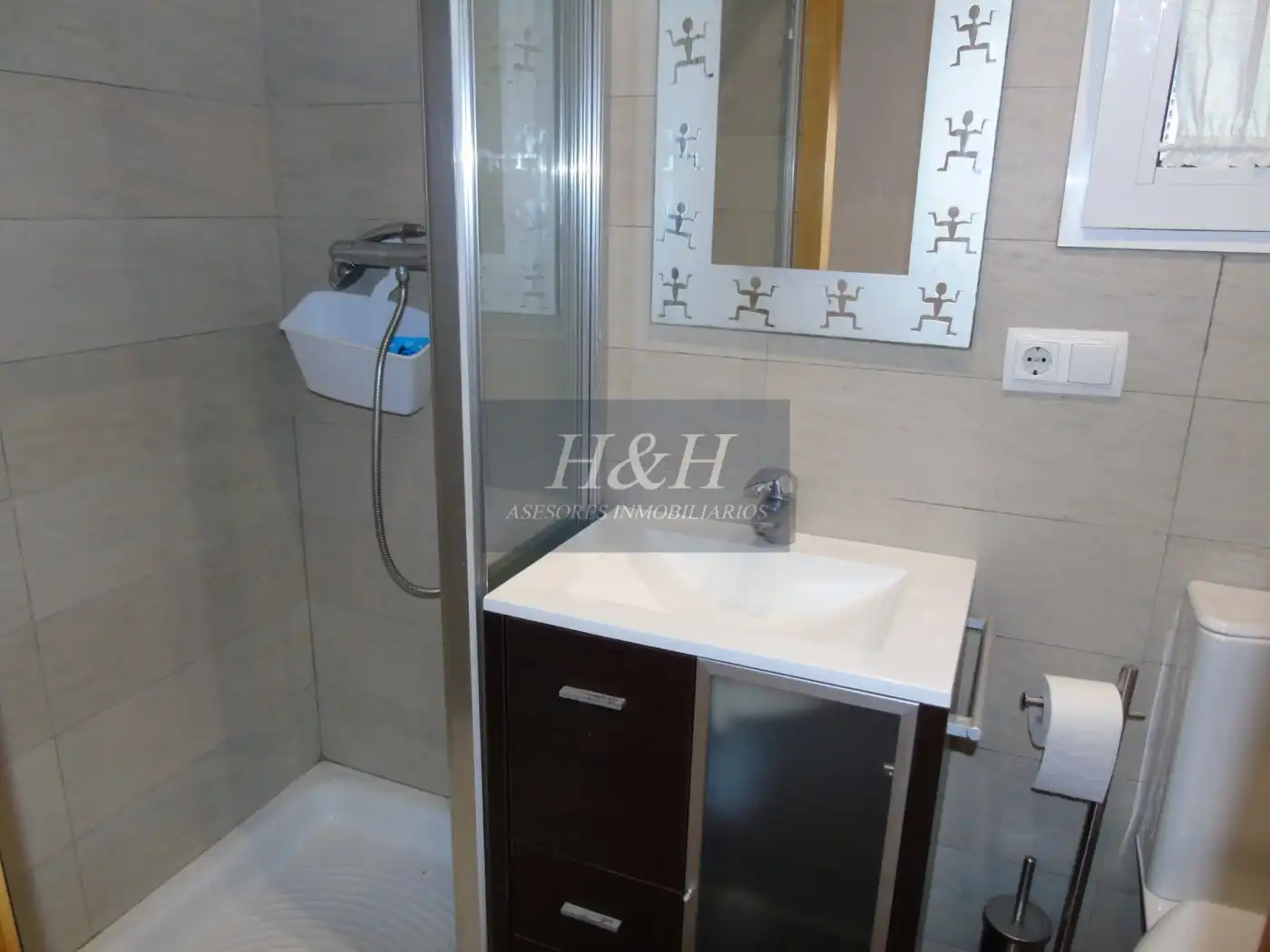 Baño de Ático de alquiler en Burjassot con Parquet, Terraza y Amueblado