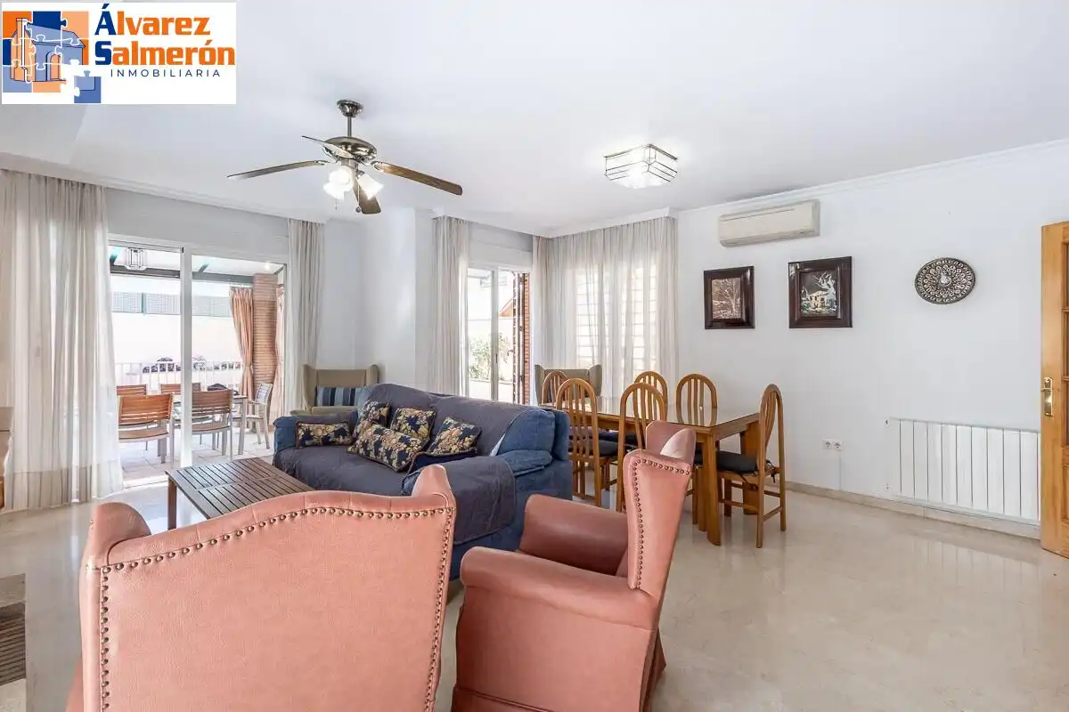 Sala de estar de Casa o chalet en venta en Huétor Vega con Terraza, Piscina y Balcón