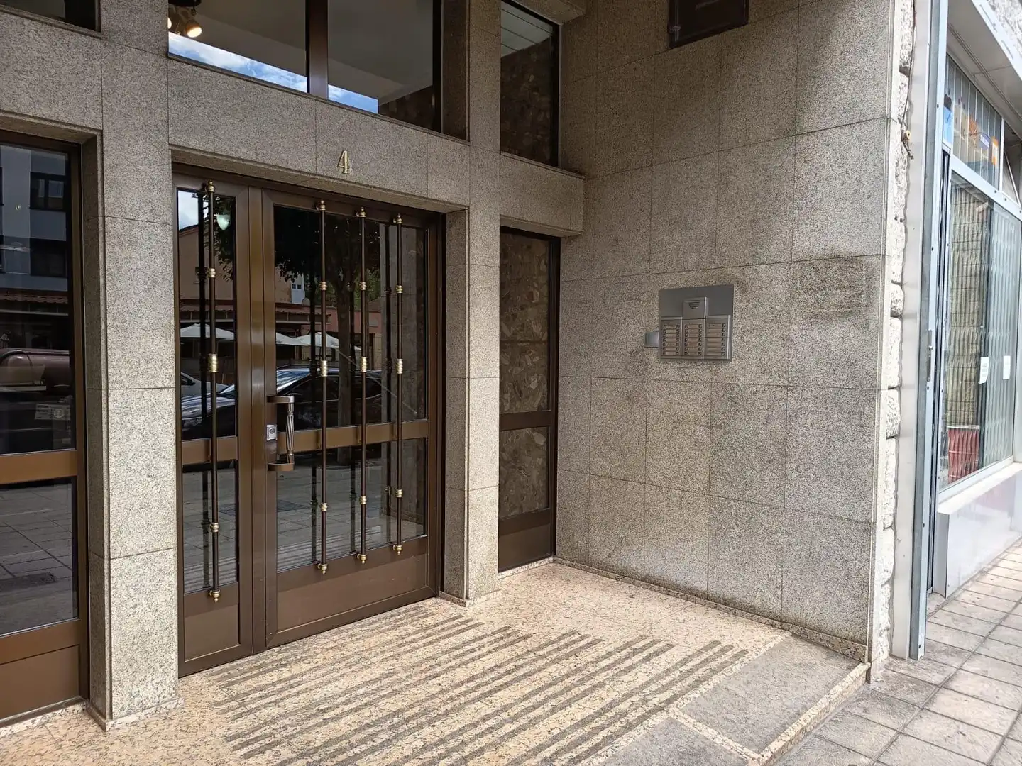 Vista exterior de Piso en venta en Avilés con Calefacción y Terraza
