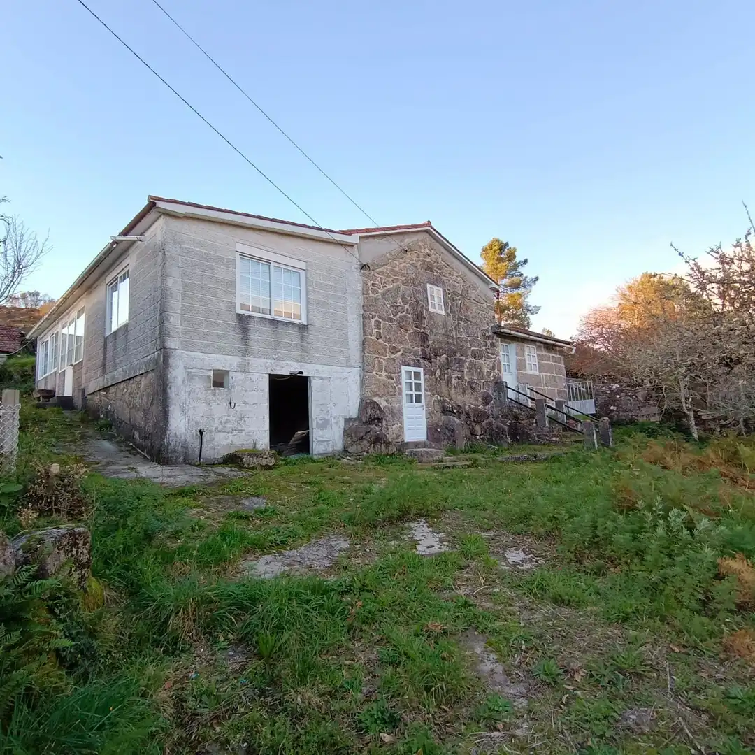 Vista exterior de Casa o xalet en venda en Cotobade amb Jardí privat